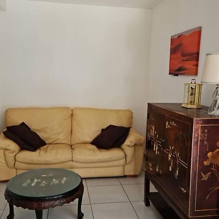 Maison Centre De Bellegarde Avec Jardin Et Terrasse Equipee D'Un Salon De Jardin Et D'Un Barbecue Cuisine Equipee 3 Chambres Avec 2 Lits Double 140X190 Et 2 Lits Simple Chauffage Poele A Granules Parking Gratuit Devant La Maison Bellegarde-du-Loiret Exterior foto